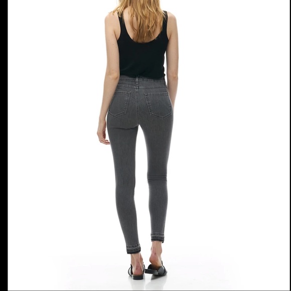 Rachel Skinny Jeans - Midrise with torn hem - Picture 3 of 5